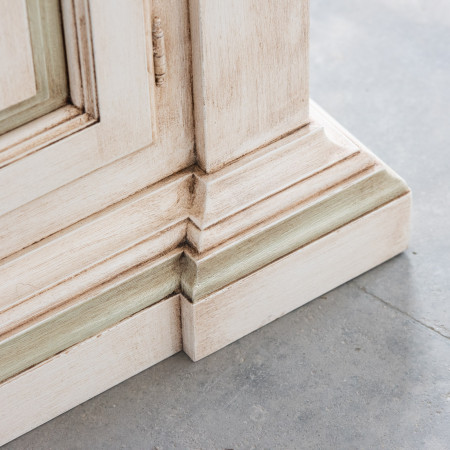 Credenza con archi avorio e decorazioni verdi, dettaglio centrale