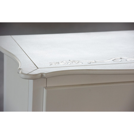Comò 2 cassetti con decorazioni in foglia oro, dettaglio del piano