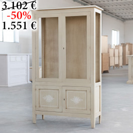 Vetrina 4 ante crema con decorazioni floreali bianche Vetrina 4 ante crema anticato, dettagli floreali