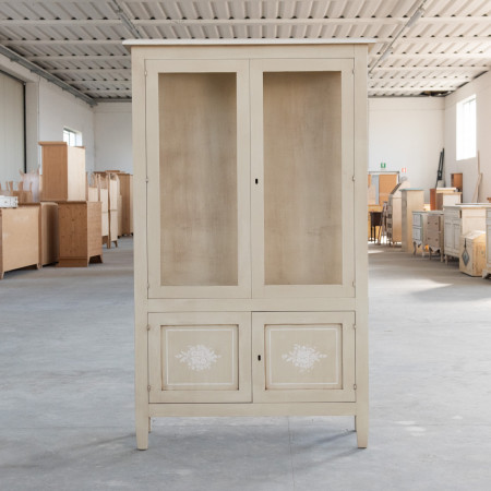 Vetrina 4 ante crema anticato in legno con decorazioni floreali bianche