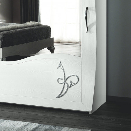 Armadio a 2 ante con specchi, dettaglio decorativo