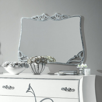 Specchiera traforata con motivo floreale, dettagli cornice