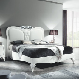 Comodino con 2 cassetti e decoro in camera da letto