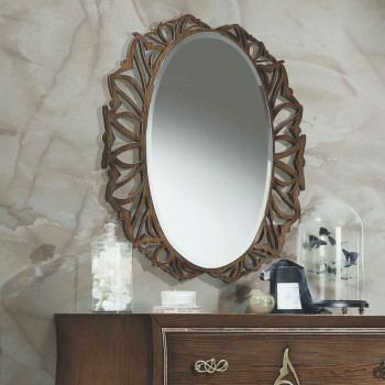 Specchiera ovale traforata con cornice in legno di frassino