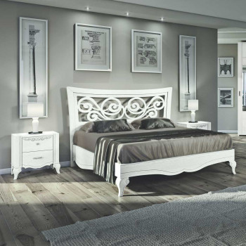 Dettaglio del Letto sagomato con griglia in legno di frassino, design traforato