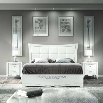 Letto sagomato con testata imbottita e decorazioni floreali