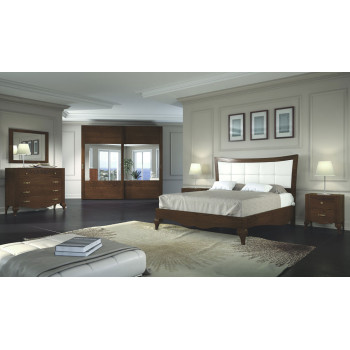 Camera in stile classico contemporaneo con letto imbottito e dettagli in legno