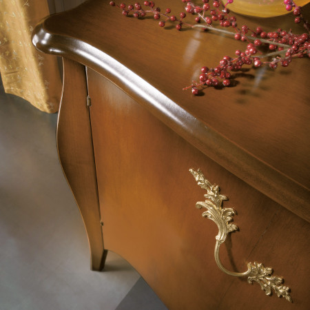 Credenza con maniglie in stile 700, dettaglio laterale
