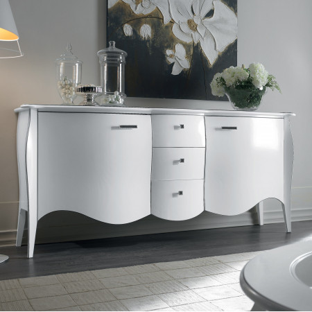 Credenza con due ante e tre cassetti, dettaglio frontale