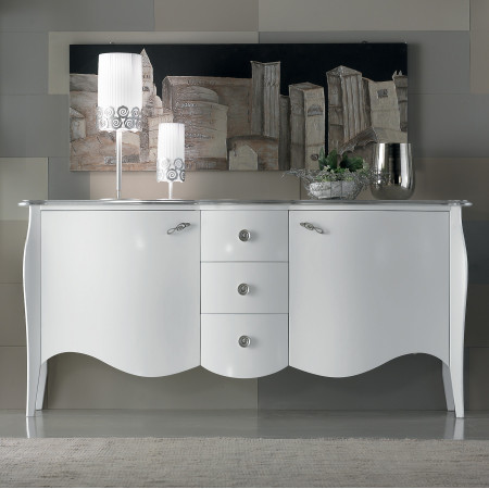 Credenza con due ante e tre cassetti, dettaglio frontale sagomato