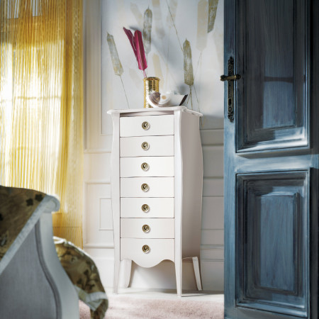 Cassettiera sagomata classica in ambiente elegante
