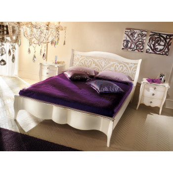 Letto a due piazze in legno con testata traforata, design elegante