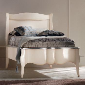 Letto una piazza con testata laccata e dettagli argentati