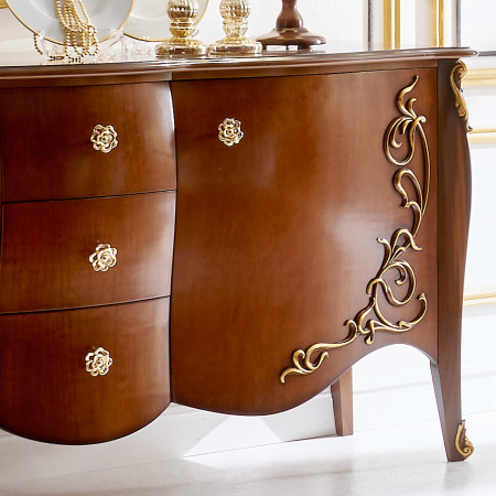 Dettaglio intagli credenza barocco moderno legno noce