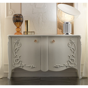 Credenza sagomata in stile barocco moderno con dettagli intagliati