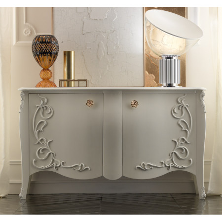 Credenza sagomata in stile barocco moderno con dettagli intagliati