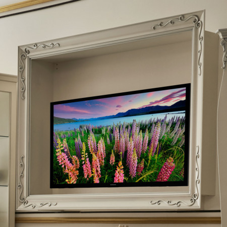Cornice porta TV in stile barocco moderno, dettagli intagliati