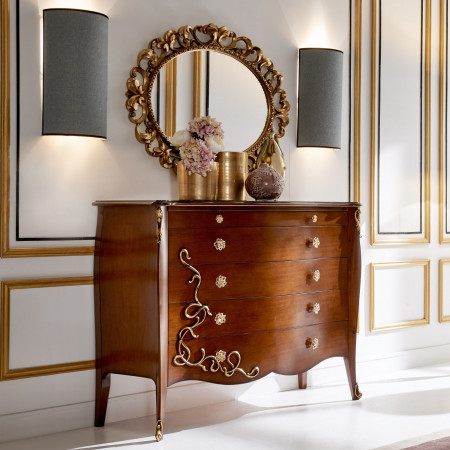 Specchiera ovale in stile barocco moderno con foglia oro e dettaglio del disegno ricurvo in legno