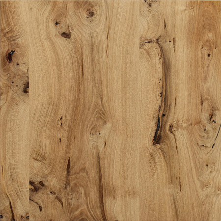 Dettaglio del legno di rovere nodato della madia
