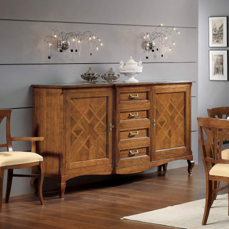 Sala ante intarsiate in legno con tavolo quadrato