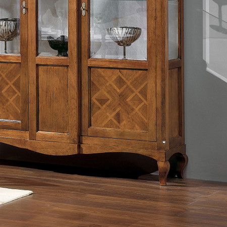 Sala ante intarsiate in legno con credenza elegante
