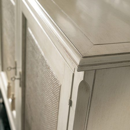 Credenza 2 porte classica con dettaglio cornice piano in legno