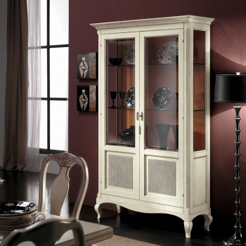 Vetrina 2 porte con paglia di Vienna in ambiente moderno