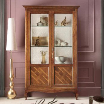 Vetrina con 2 porte intarsiate, dettagli legno e vetro