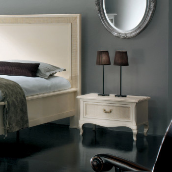 Comodino 1 cassetto con paglia di Vienna, ambientato