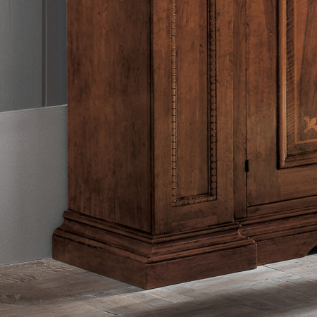 Dettaglio intarsio credenza 2 porte 2 cassetti e segreto
