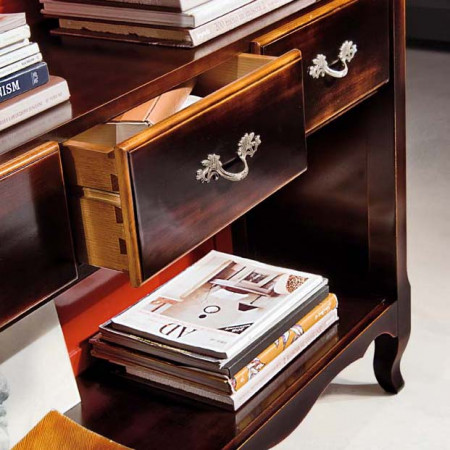 Cassetto libreria cappello gendarme dettaglio intaglio