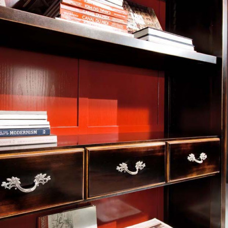 Libreria cappello gendarme con cassetti dettagliati