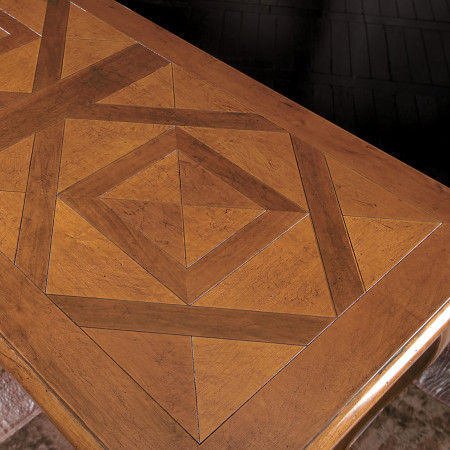 Dettaglio del piano a parquet dello scrittoio