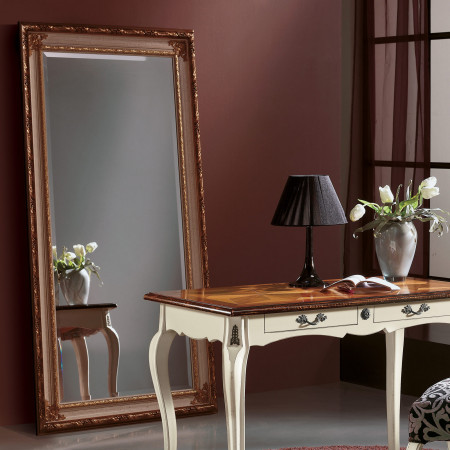 Specchiera con fascia avorio, intagli foglia oro, dettaglio riflesso