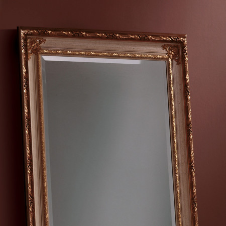 Specchiera con fascia avorio e fregi, dettaglio cornice oro