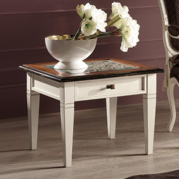 Tavolino con cassetto e traforo, dettaglio piano vetro