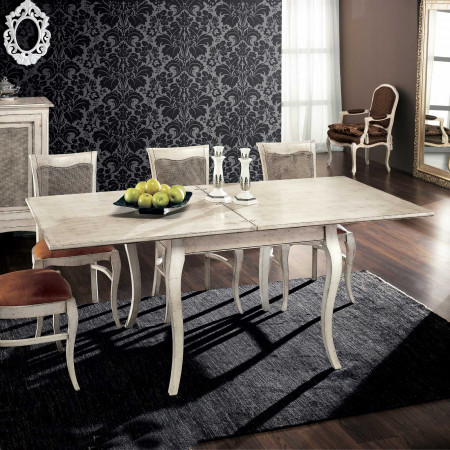Sala ante paglia vienna classica con tavolo e credenza