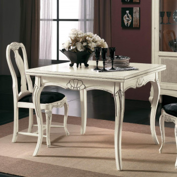 Tavolo gambe intagliate allungabile in ambiente, legno bianco