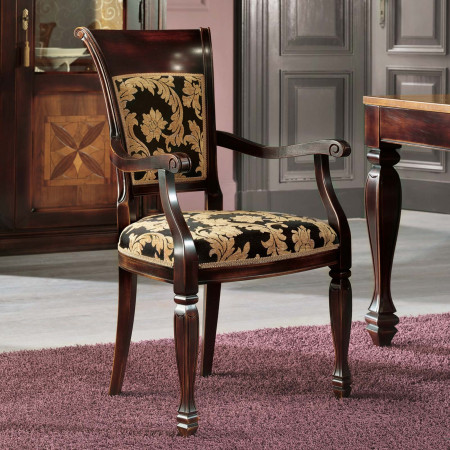 Dettaglio credenza Sala intarsio quadrifoglio in legno