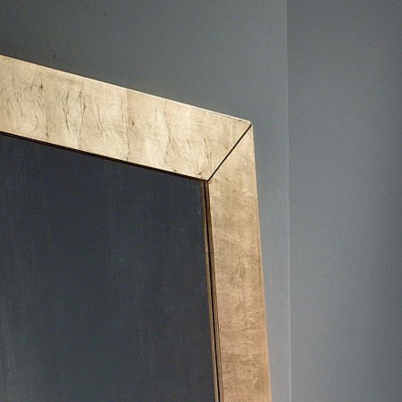Specchiera moderna alta 200 cm dorata, dettaglio cornice