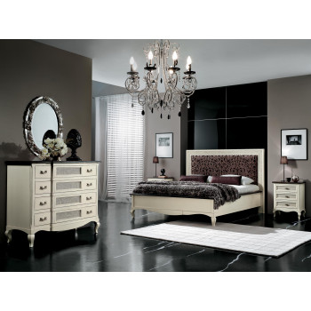 Camera completa con armadio, dettagli testata imbottita