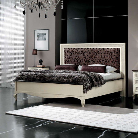 Camera completa con armadio, letto testata imbottita