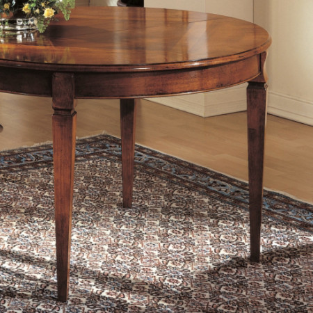 Set di 4 gambe a spillo in legno con tavolo tondo