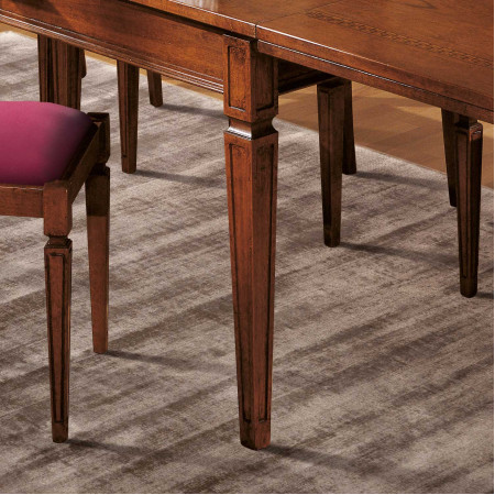 Set di 4 gambe a spillo in legno per tavolo classico