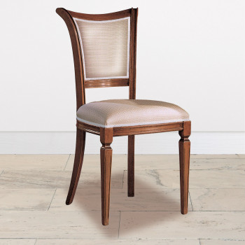 Sedia fondo e schienale in tessuto, dettagli gambe ornate