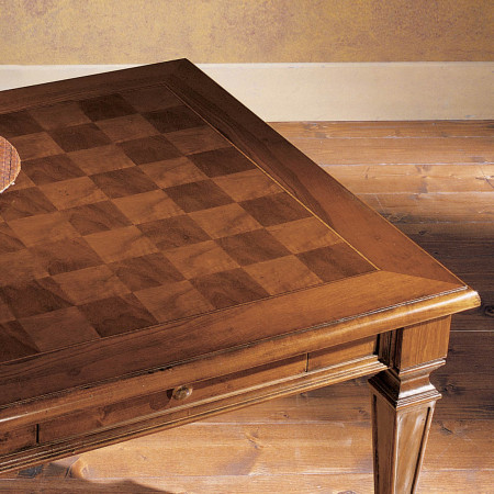 Tavolino 130x70 intarsio scacchi dettaglio piede