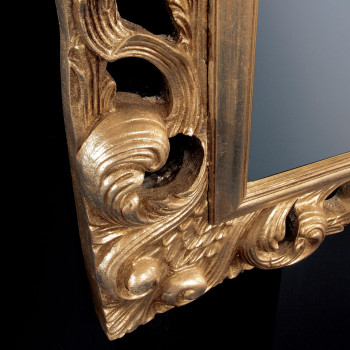 Dettaglio cornice specchiera barocca con foglia oro