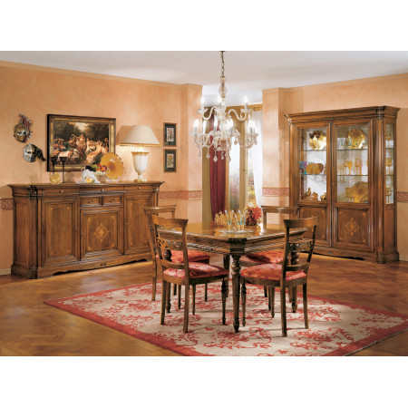 Credenzone intarsiato 4 cassetti in legno massello ambientato