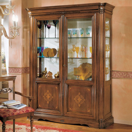 Sala da pranzo classica, dettaglio intaglio credenza