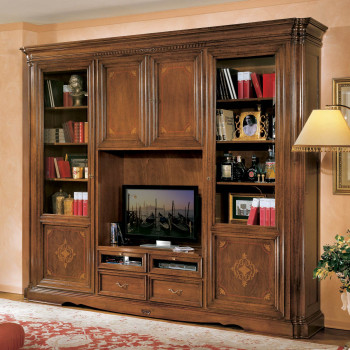 Soggiorno con ripiani in legno con intarsi floreali